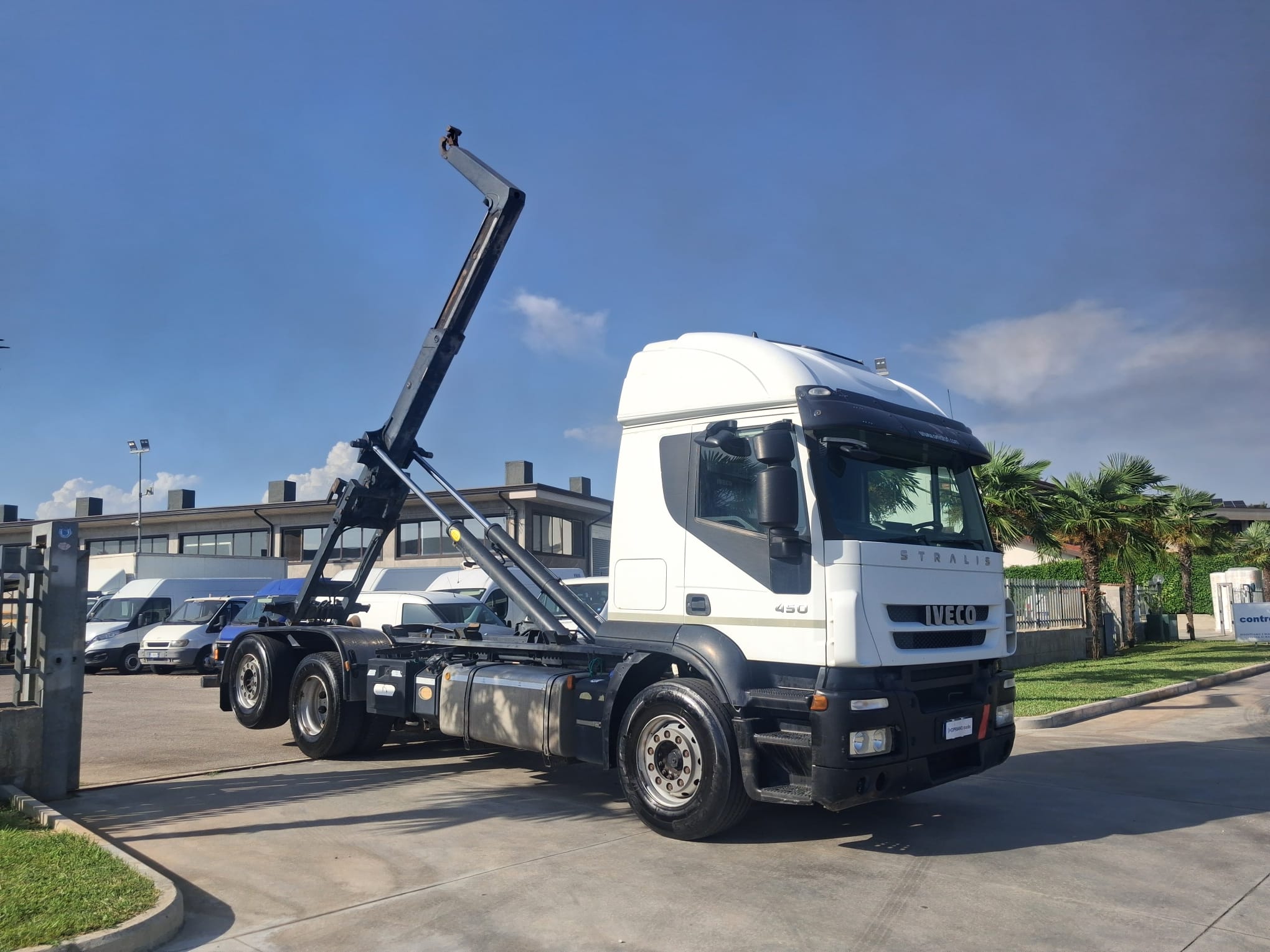 Iveco Stralis 450 SCARRABILE CABINA BASSA - immagine 1