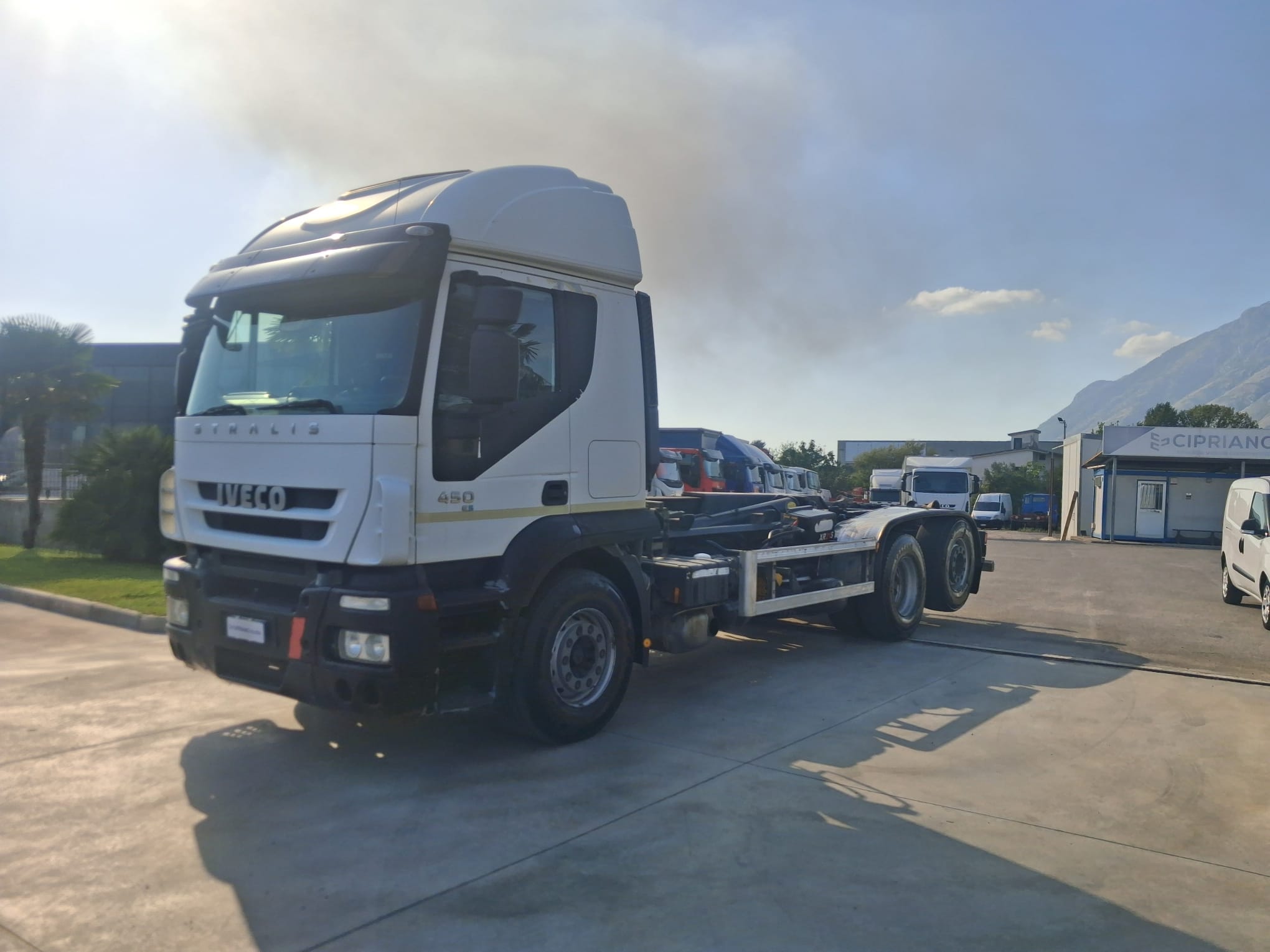 Iveco Stralis 450 SCARRABILE CABINA BASSA - immagine 3