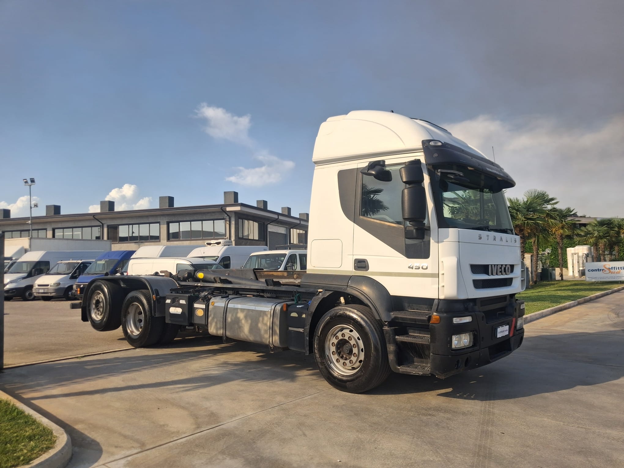 Iveco Stralis 450 SCARRABILE CABINA BASSA - immagine 4