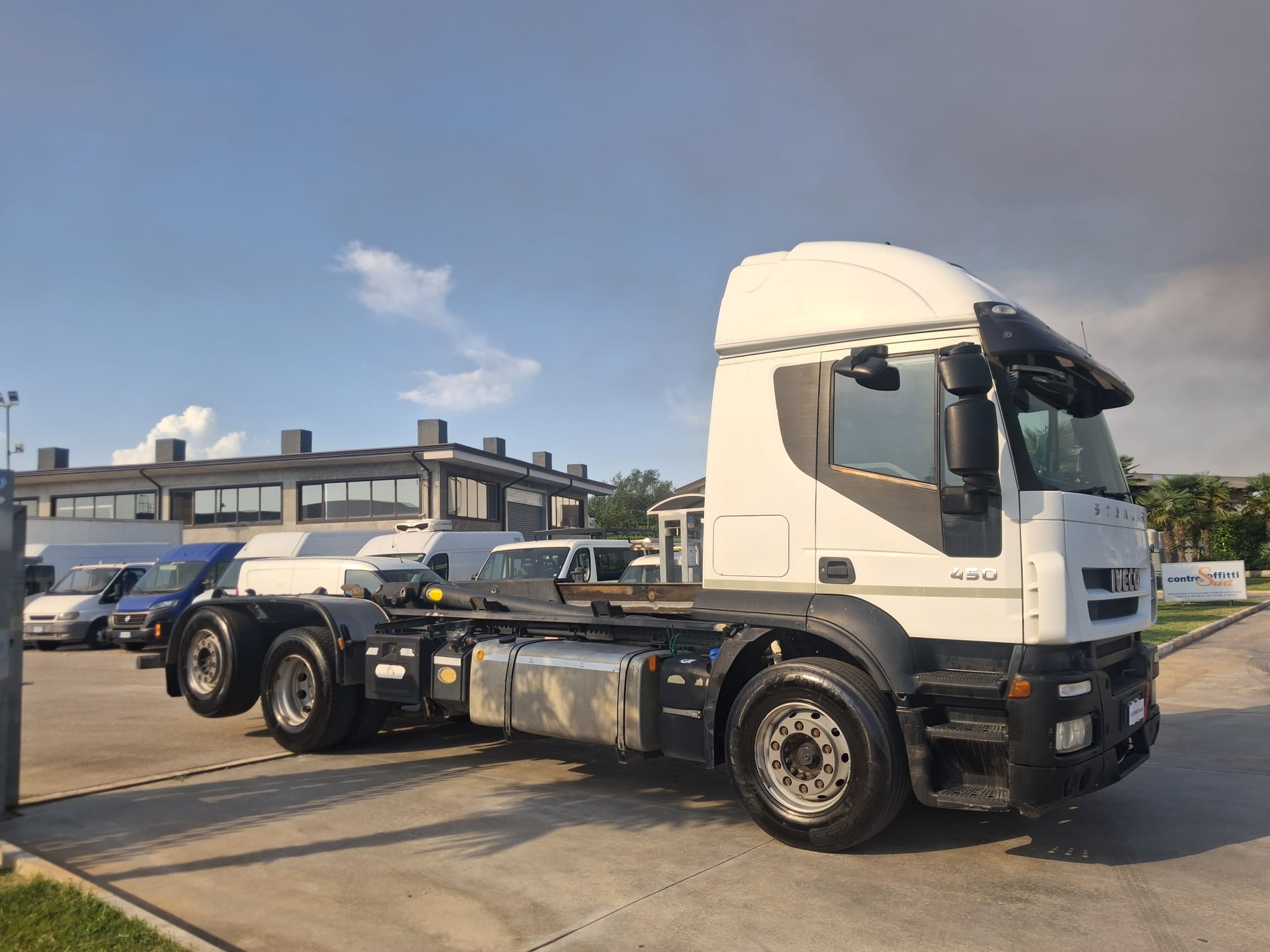 Iveco Stralis 450 SCARRABILE CABINA BASSA - immagine 6