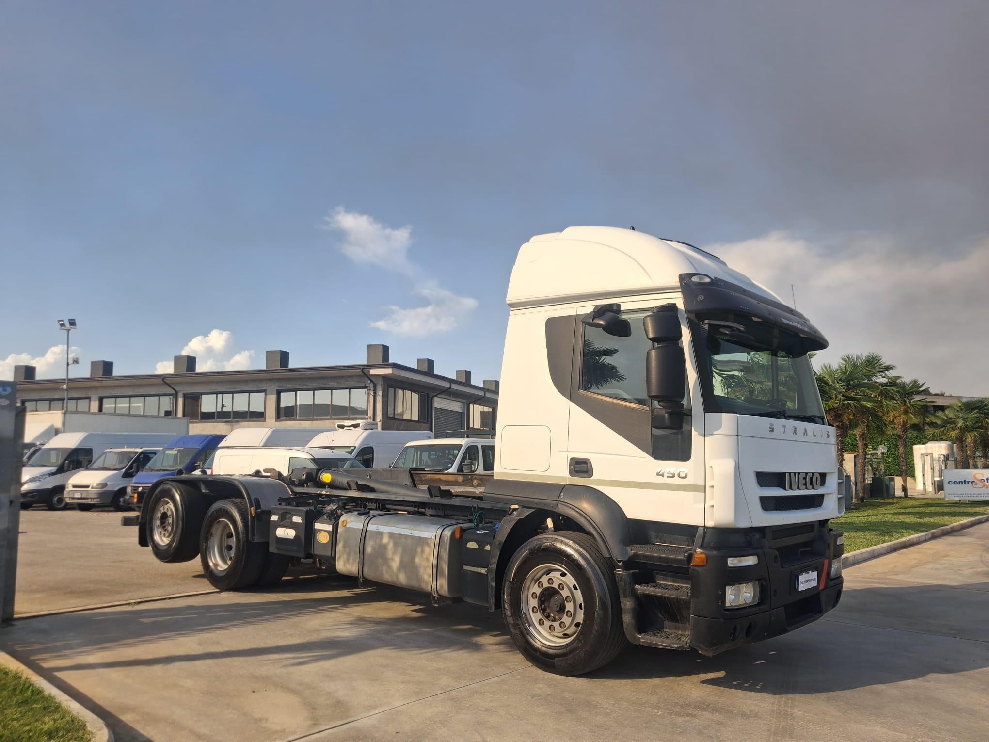 Iveco Stralis 450 SCARRABILE CABINA BASSA - immagine 7