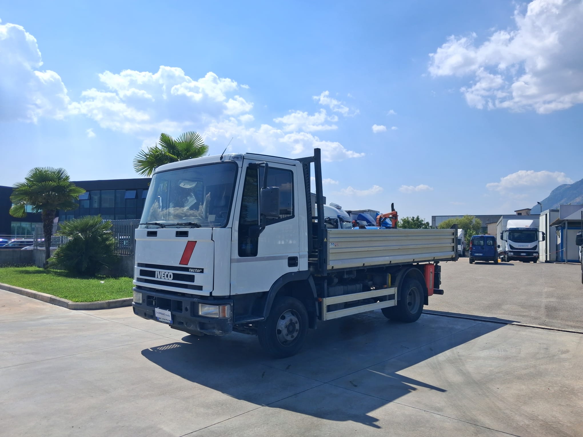 Iveco Eurocargo 75e15 RIBALTABILE TRILATERALE - immagine 2