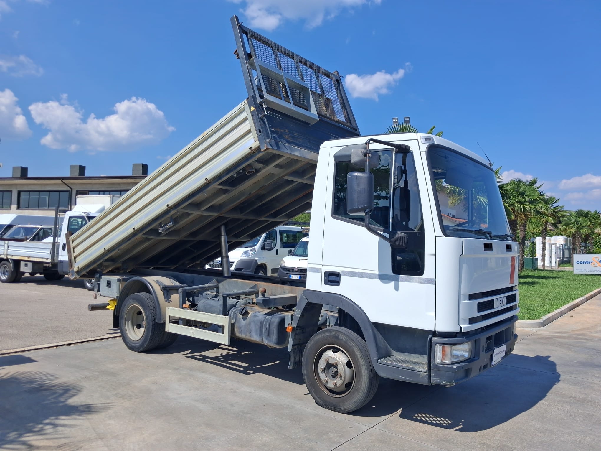 Iveco Eurocargo 75e15 RIBALTABILE TRILATERALE - immagine 11