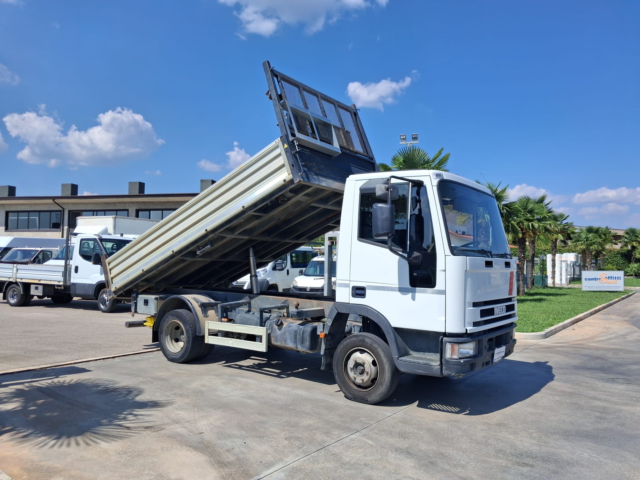 Iveco Eurocargo 75e15 RIBALTABILE TRILATERALE - immagine 12