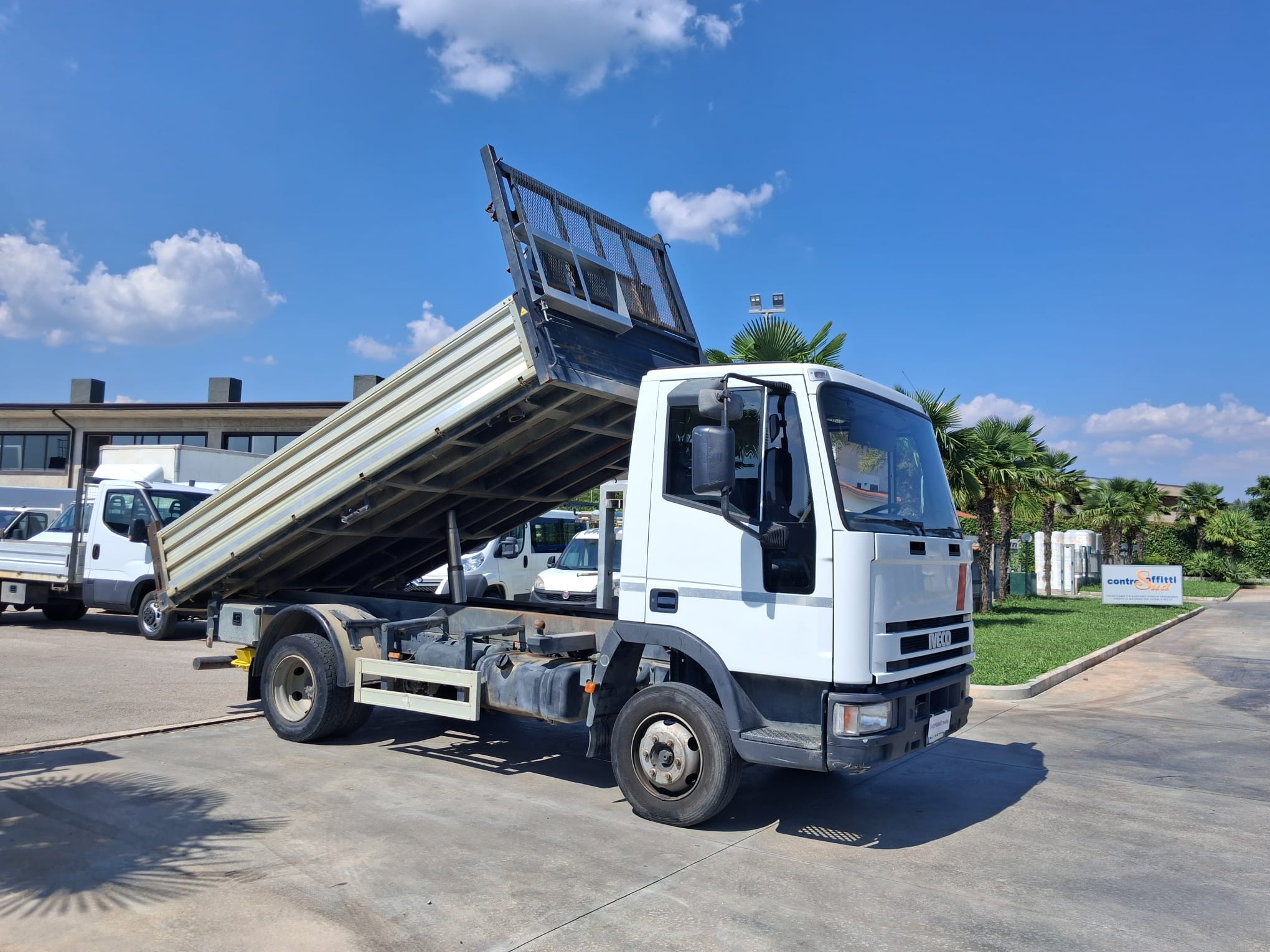 Iveco Eurocargo 75e15 RIBALTABILE TRILATERALE - immagine 16
