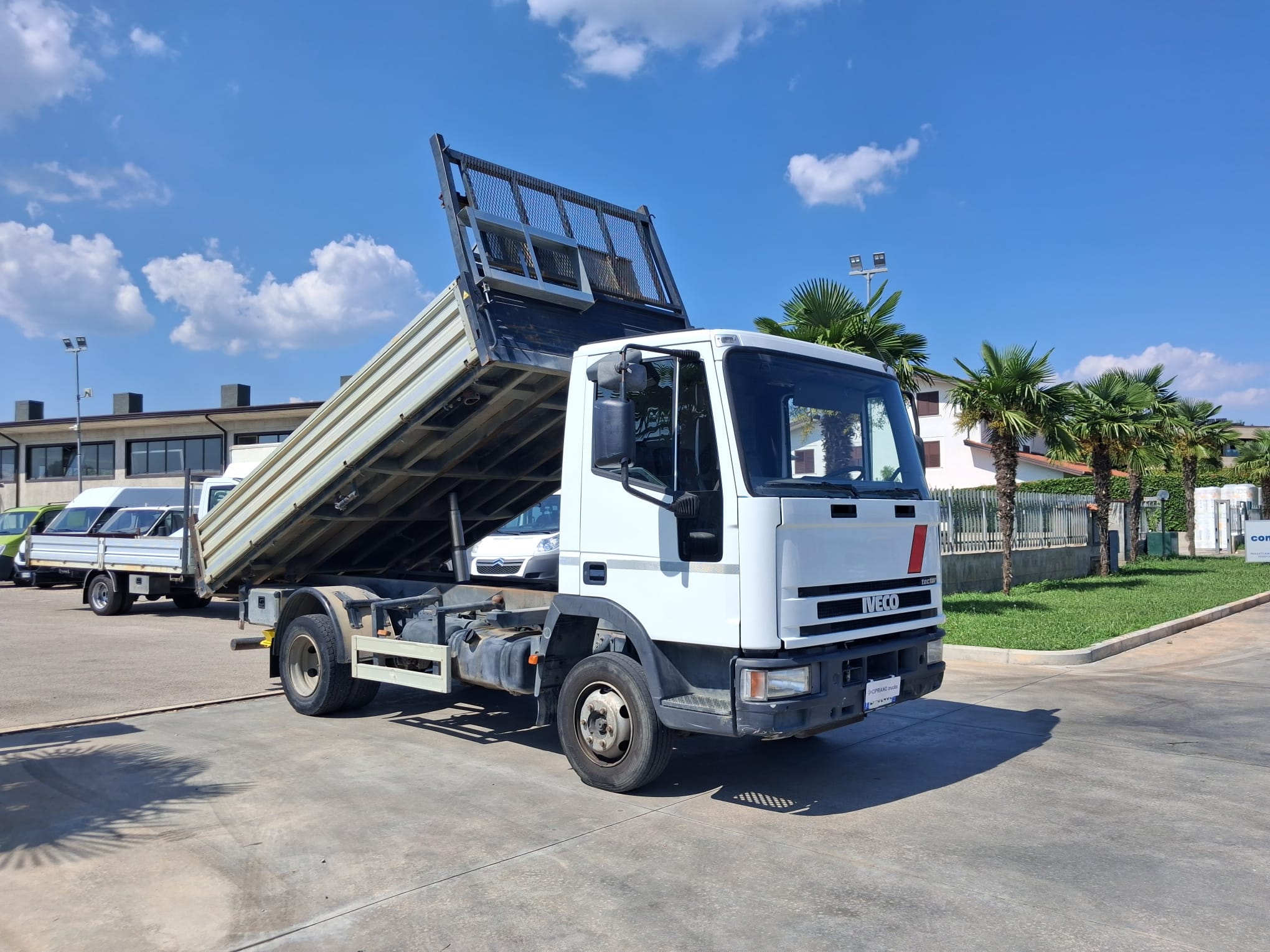 Iveco Eurocargo 75e15 RIBALTABILE TRILATERALE - immagine 17