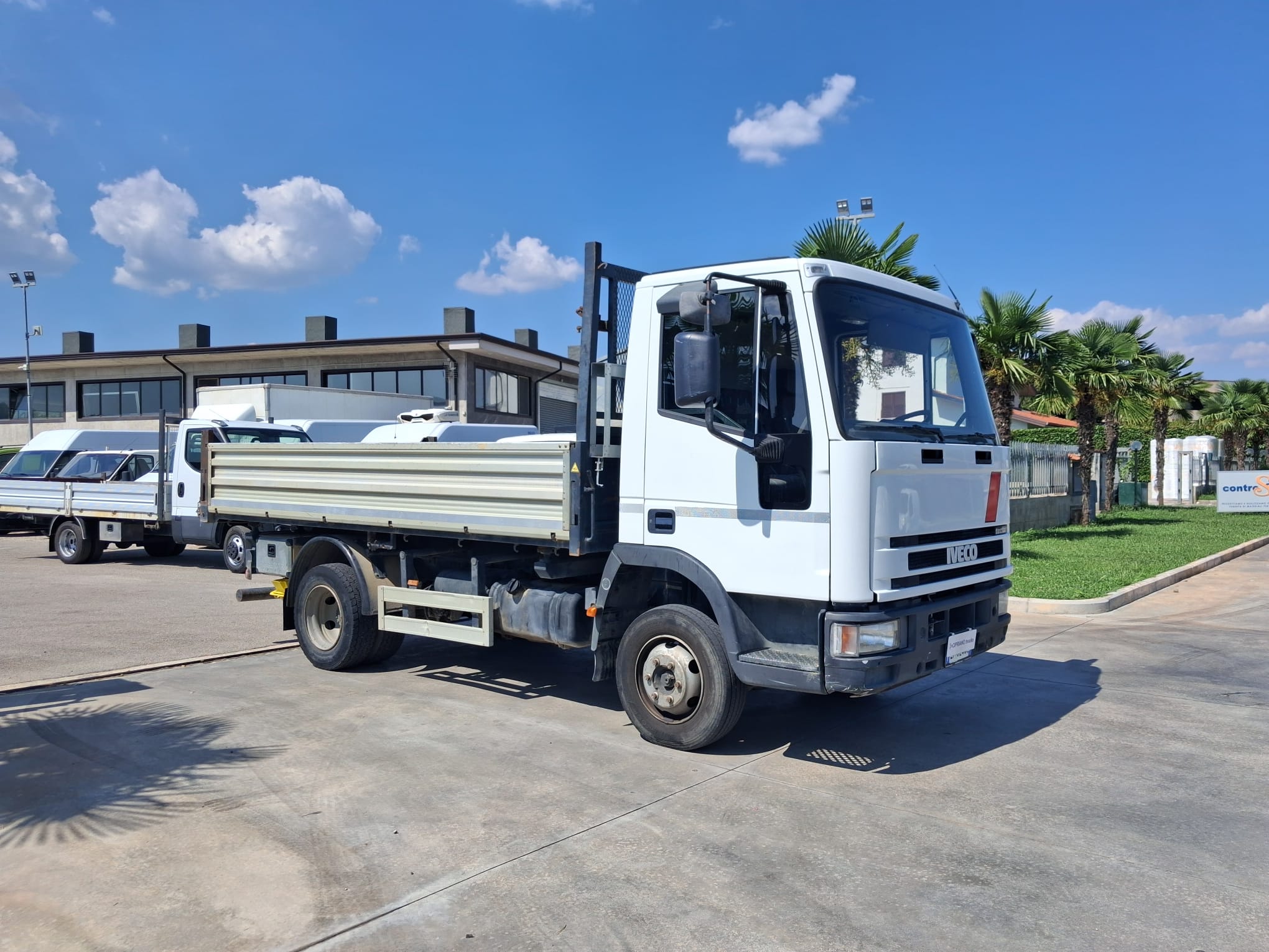 Iveco Eurocargo 75e15 RIBALTABILE TRILATERALE - immagine 4