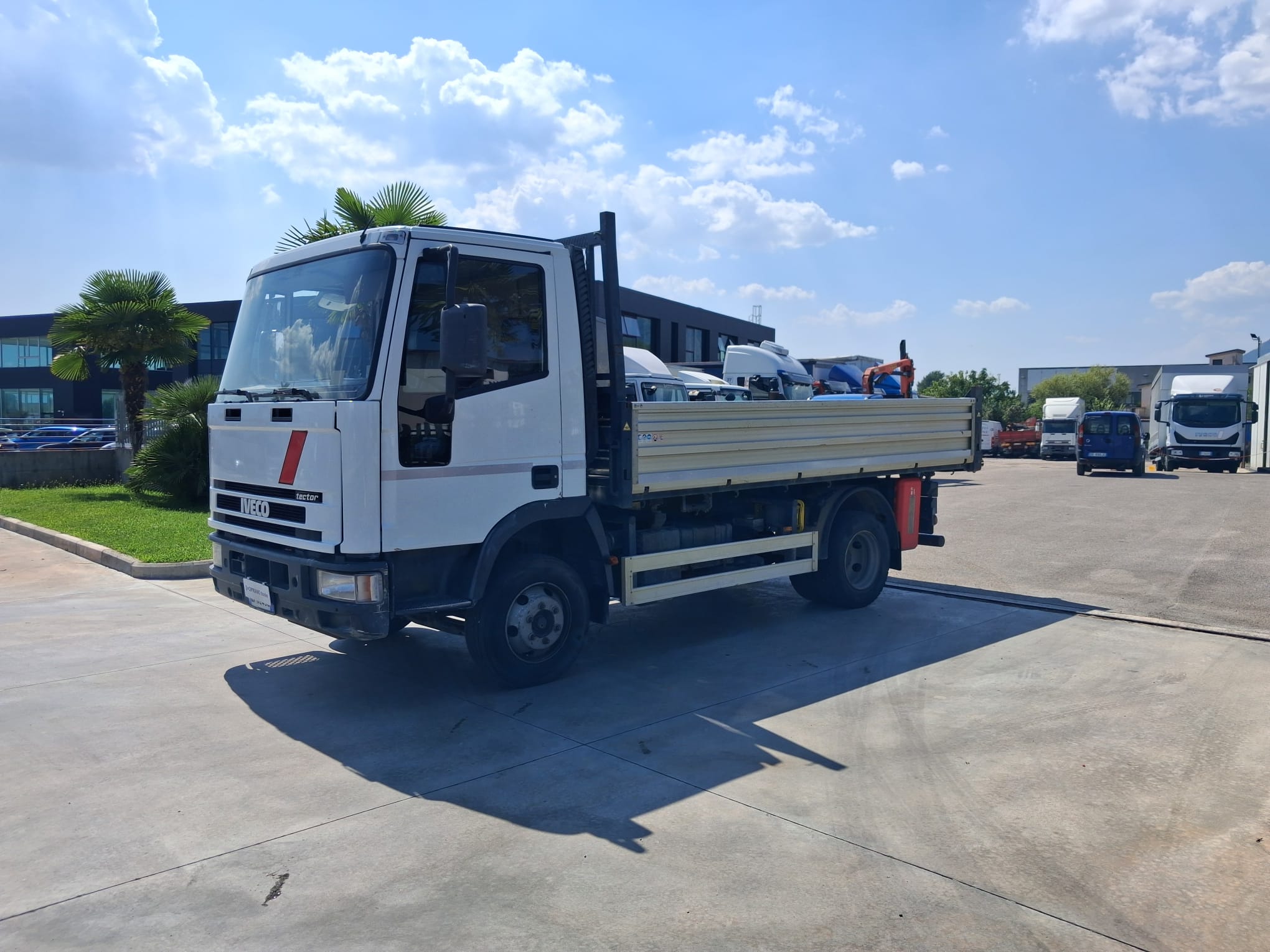 Iveco Eurocargo 75e15 RIBALTABILE TRILATERALE - immagine 6