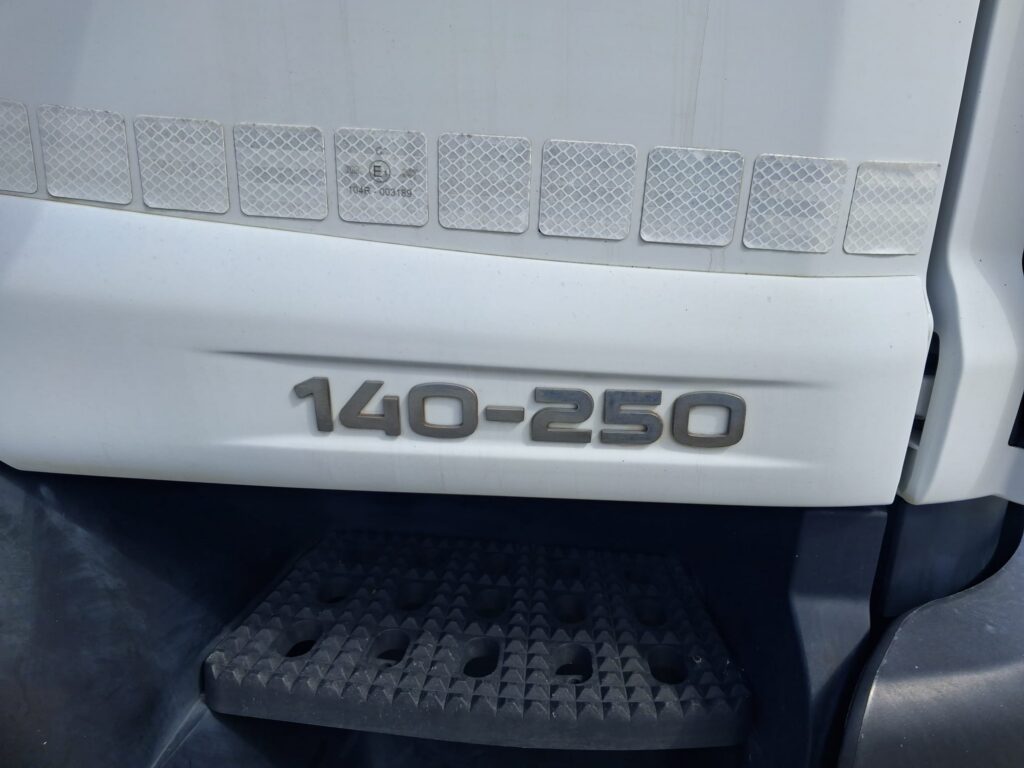 Iveco Eurocargo 140e25 CABINA LETTO CENTINA E SPONDA