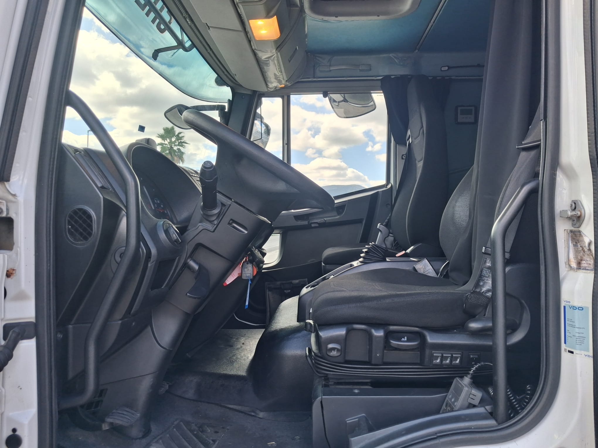 Iveco Eurocargo 140e25 CABINA LETTO CENTINA E SPONDA - immagine 14