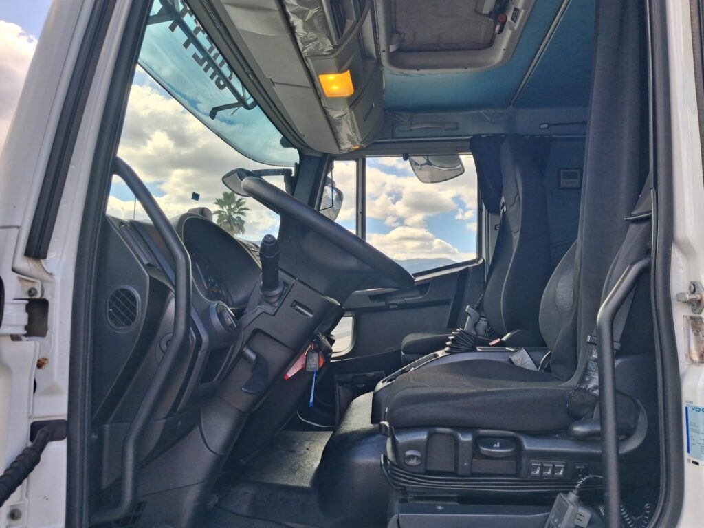 Iveco Eurocargo 140e25 CABINA LETTO CENTINA E SPONDA