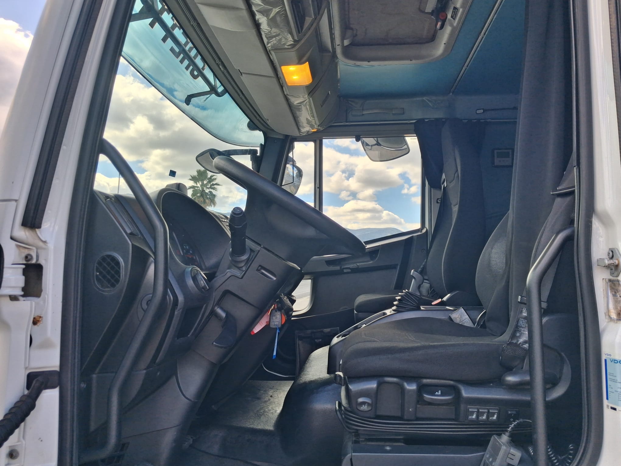 Iveco Eurocargo 140e25 CABINA LETTO CENTINA E SPONDA - immagine 15