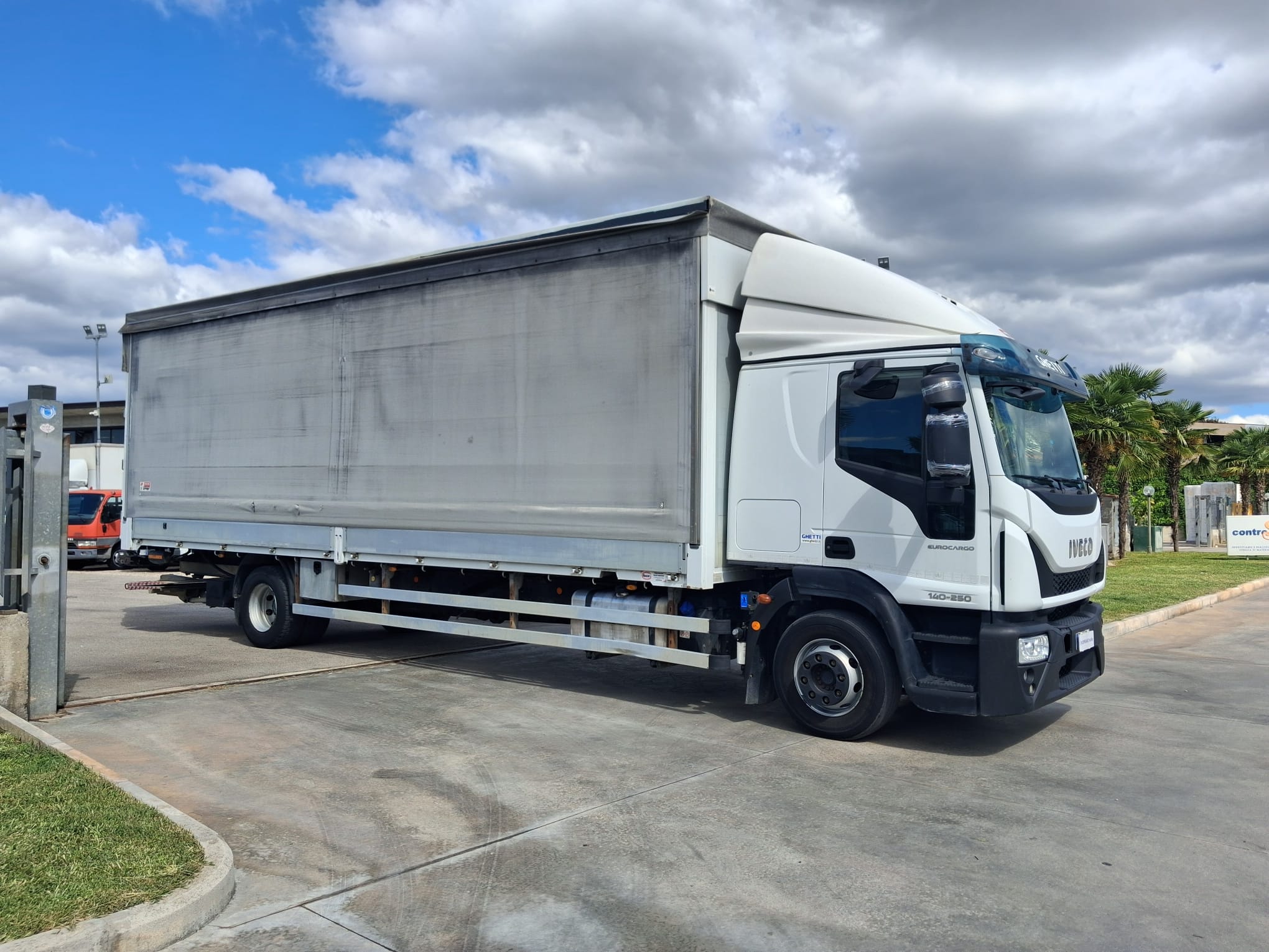 Iveco Eurocargo 140e25 CABINA LETTO CENTINA E SPONDA - immagine 6