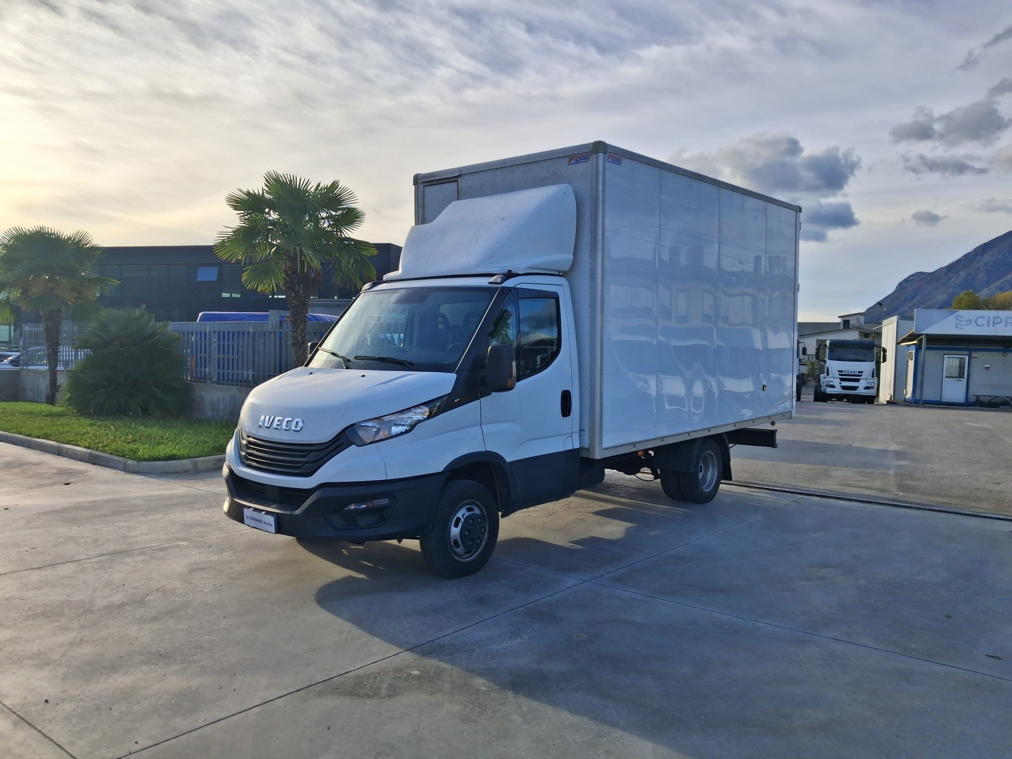 Iveco Daily 35c18 CASSONATO EURO 6E - immagine 4