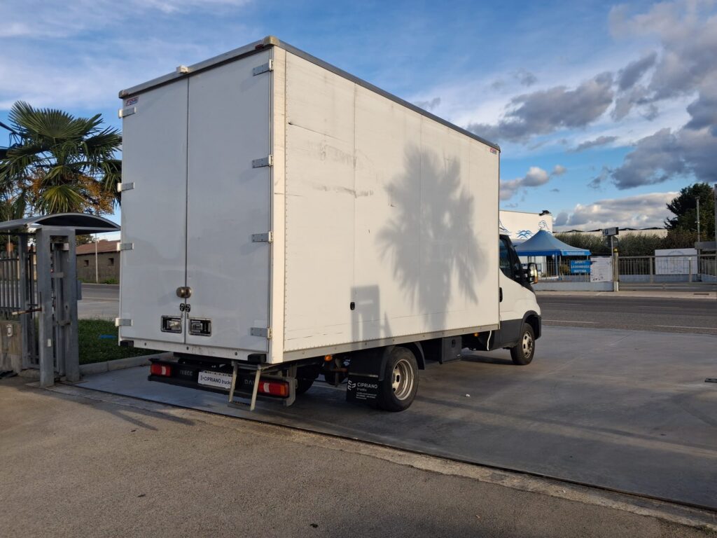 Iveco Daily 35c18 CASSONATO EURO 6E