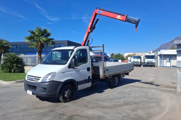 Iveco Daily CASSONE FISSO CON GRU FASSI - immagine 18