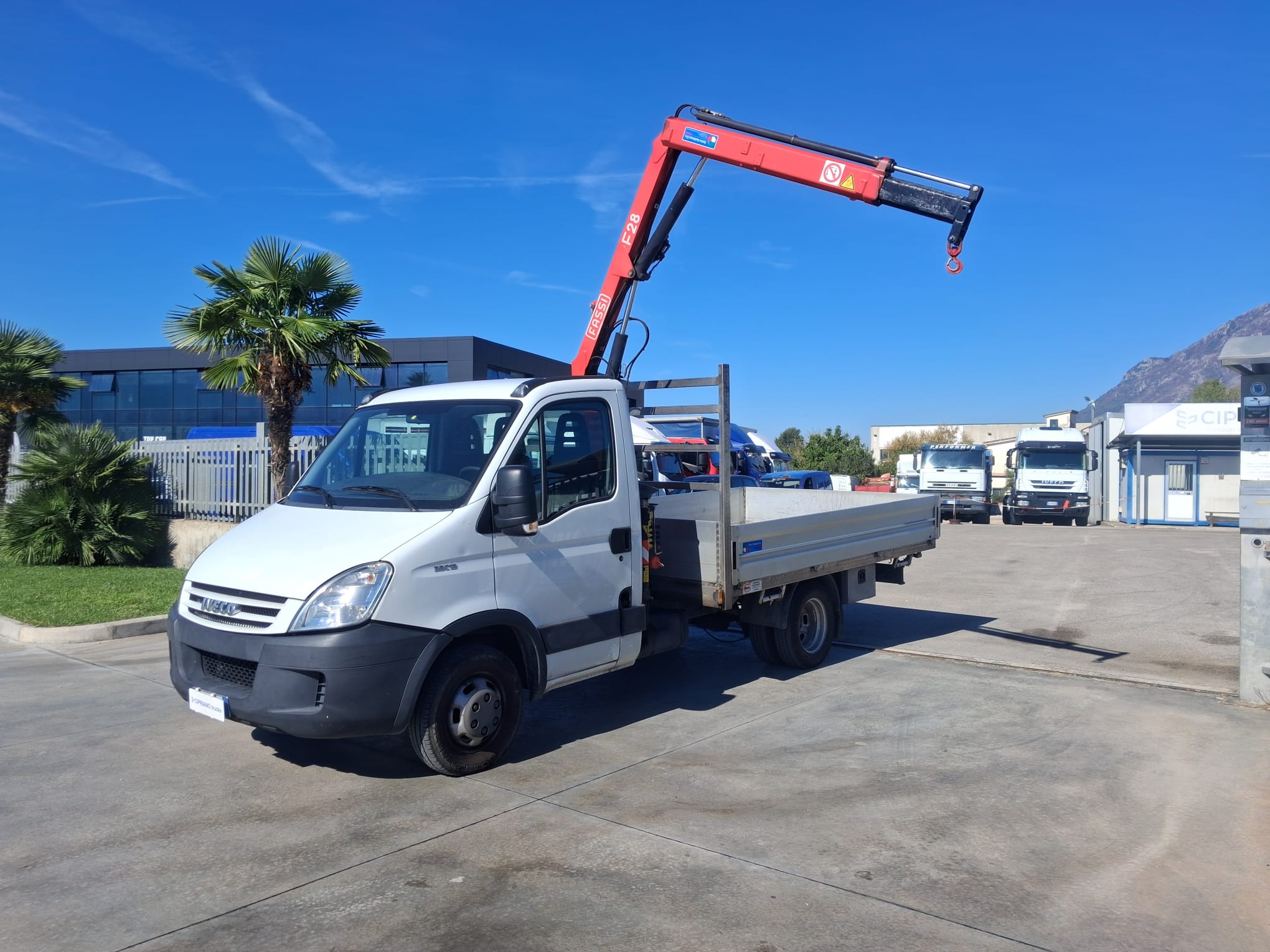 Iveco Daily CASSONE FISSO CON GRU FASSI - immagine 18