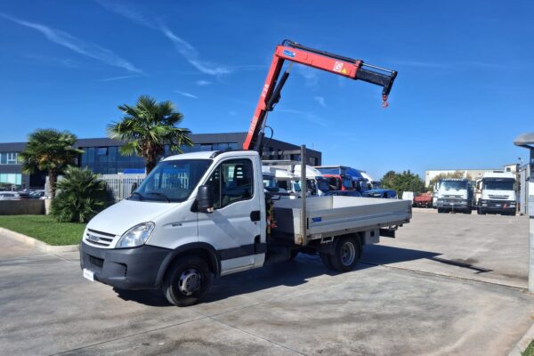 Iveco Daily CASSONE FISSO CON GRU FASSI - immagine 20
