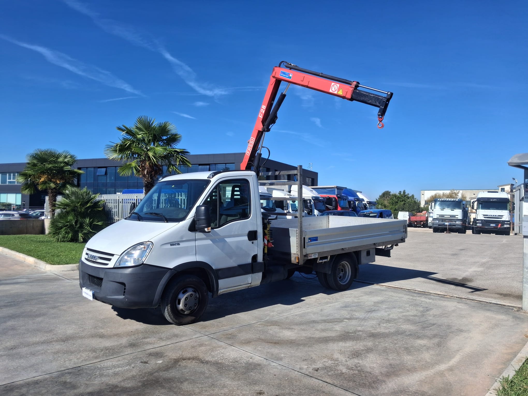 Iveco Daily CASSONE FISSO CON GRU FASSI - immagine 20