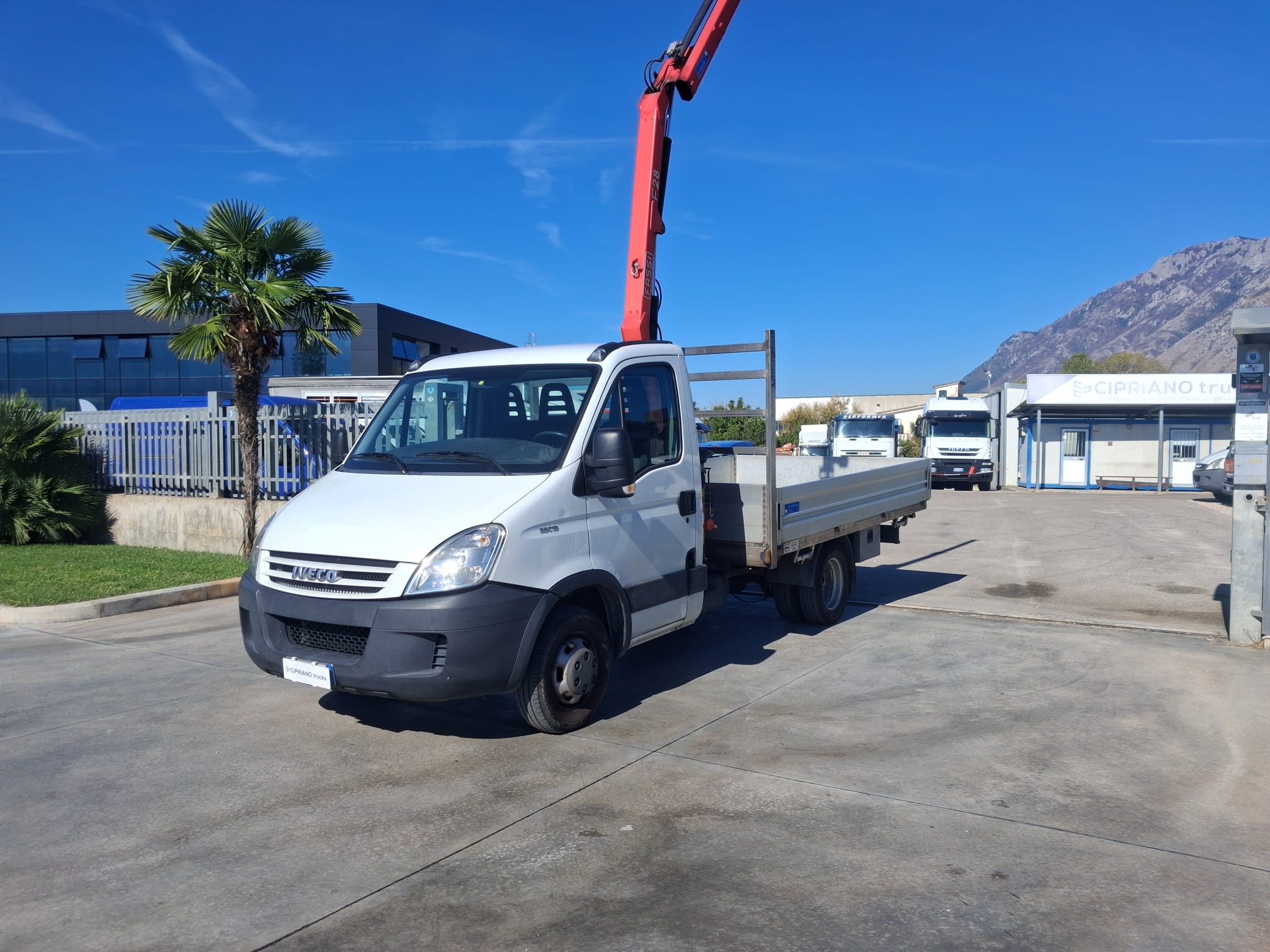 Iveco Daily CASSONE FISSO CON GRU FASSI - immagine 4