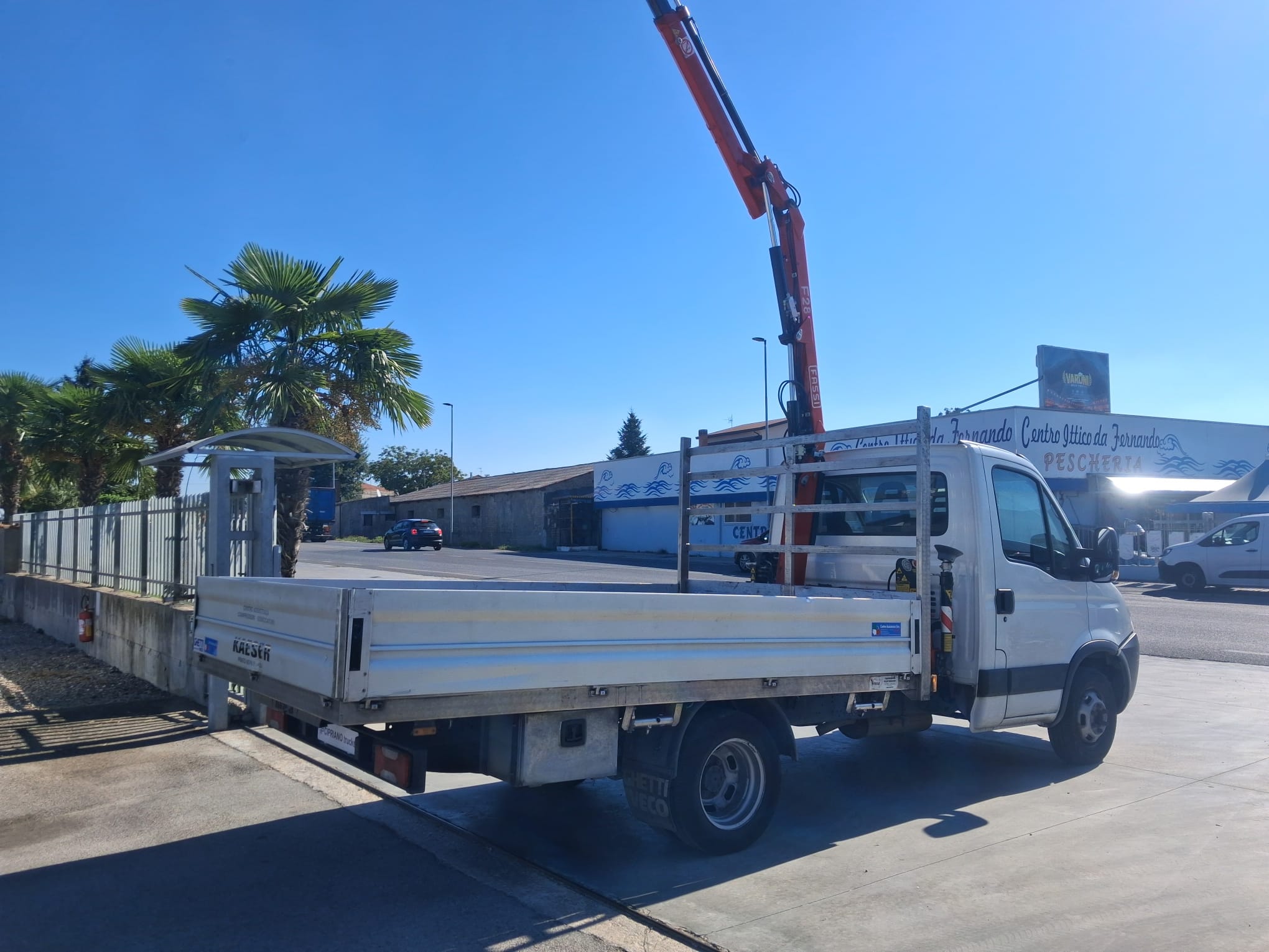 Iveco Daily CASSONE FISSO CON GRU FASSI - immagine 7