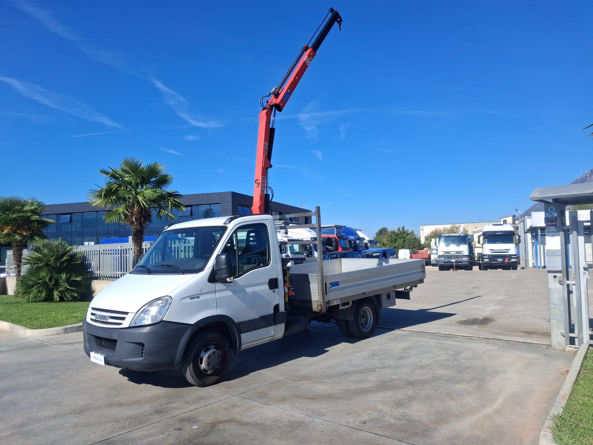 Iveco Daily CASSONE FISSO CON GRU FASSI - immagine 8