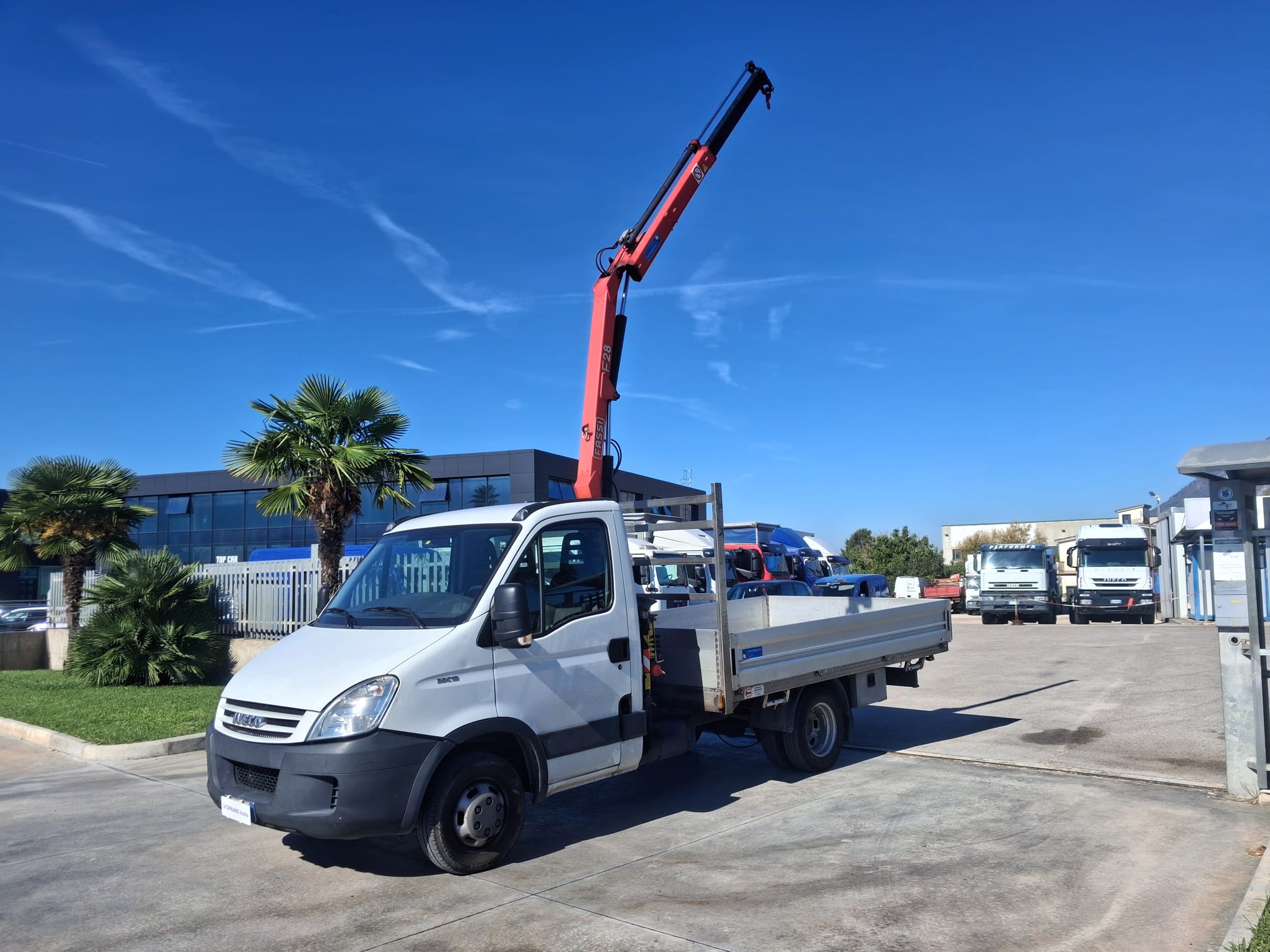 Iveco Daily CASSONE FISSO CON GRU FASSI - immagine 10